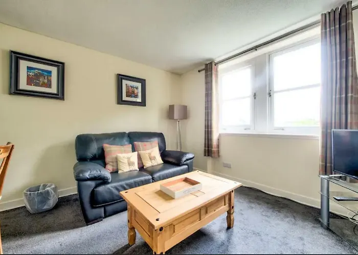 Charming 1 Bed Apartment With Castle View