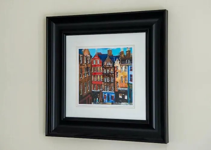 Charming 1 Bed Apartment With Castle View
